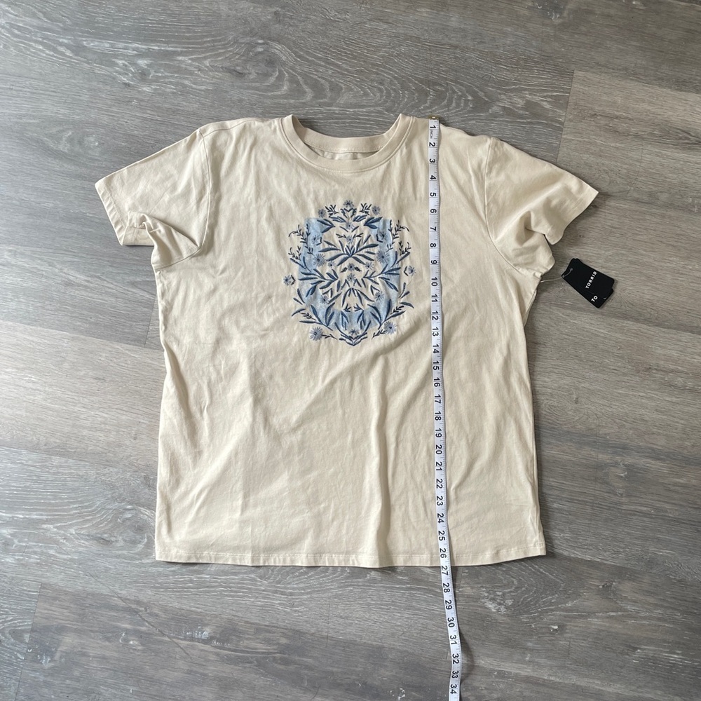 Torrid Floral Horseshoe Boyfriend Heritage Tee - Picture 6 of 6